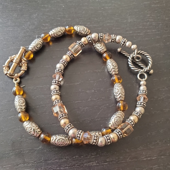 2 bracelets - Picture 1 of 1